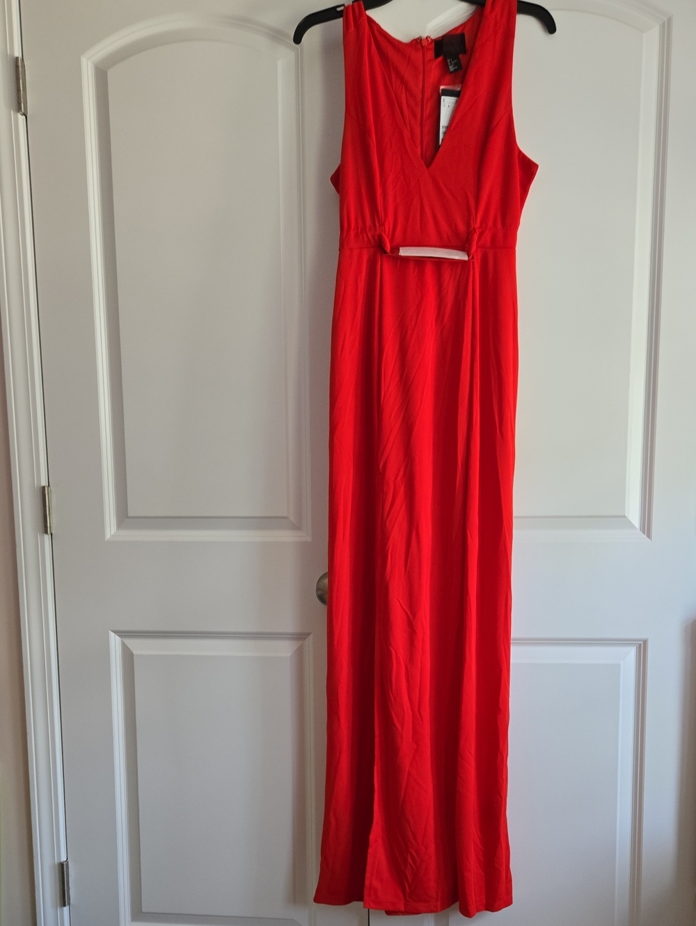 H&M Red Sleeveless Dress with V-Neck and Waist Silver Detail.